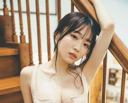 #ババババンビ岸みゆ、ふんわりバスト披露 SEXYな眼差しにドキッ