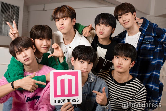 とびっきりの決め顔をくれたn.SSign(左上から時計回り)チャン・ヒウォン、イ・ハンジュン、ユン・ドハ、カズタ、ヤン・ジュニョク、チョン・ソンユン、パク・ヒョン(C)モデルプレス