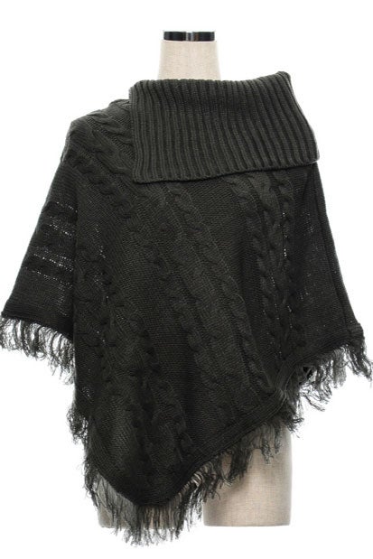 フリンジタートルニットポンチョ「Re:EDIT by GALSTAR」3,998円（税込）／画像提供：Re:EDIT by GALSTAR