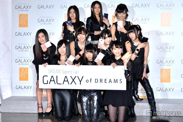 SKE48 (前列左から)松井珠理奈、木﨑ゆりあ、松井玲奈(中列左から)北川綾巴、須田亜香里、木本花音、高柳明音(後列左から)古川愛李、古畑奈和、柴田阿弥