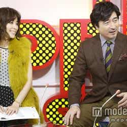 内田恭子と同番組のホストを務めるジョン・カビラ