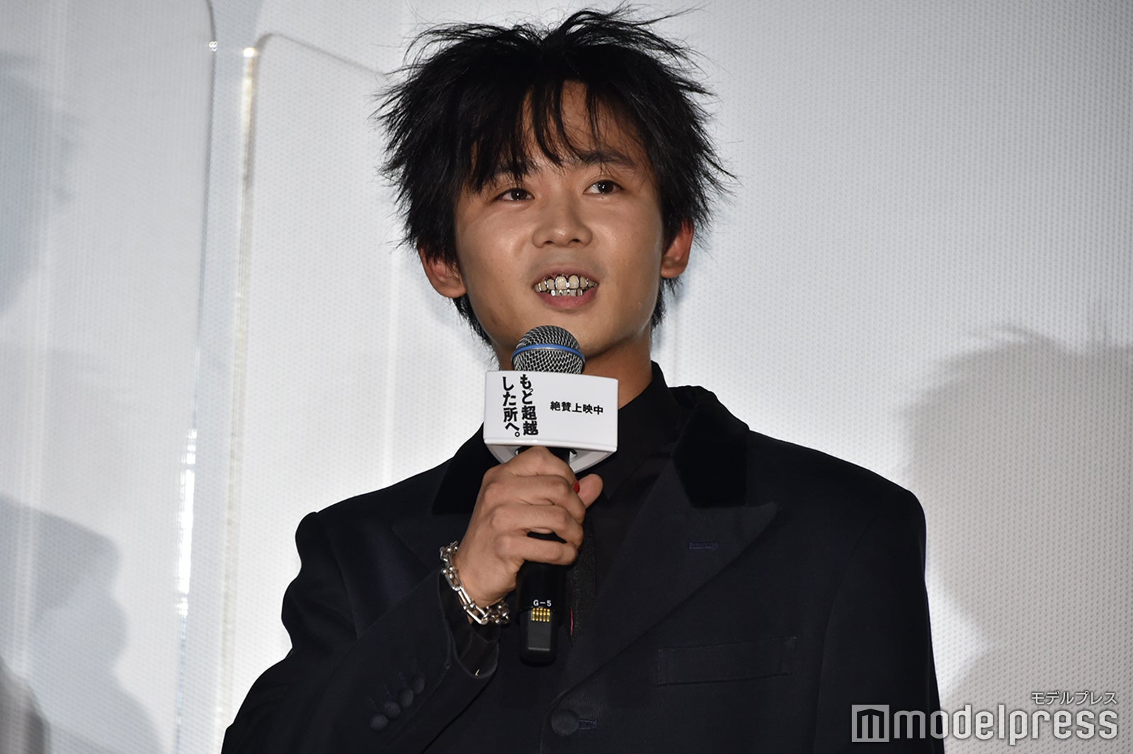 グリルズを輝かせていたオカモトレイジ （C）モデルプレス