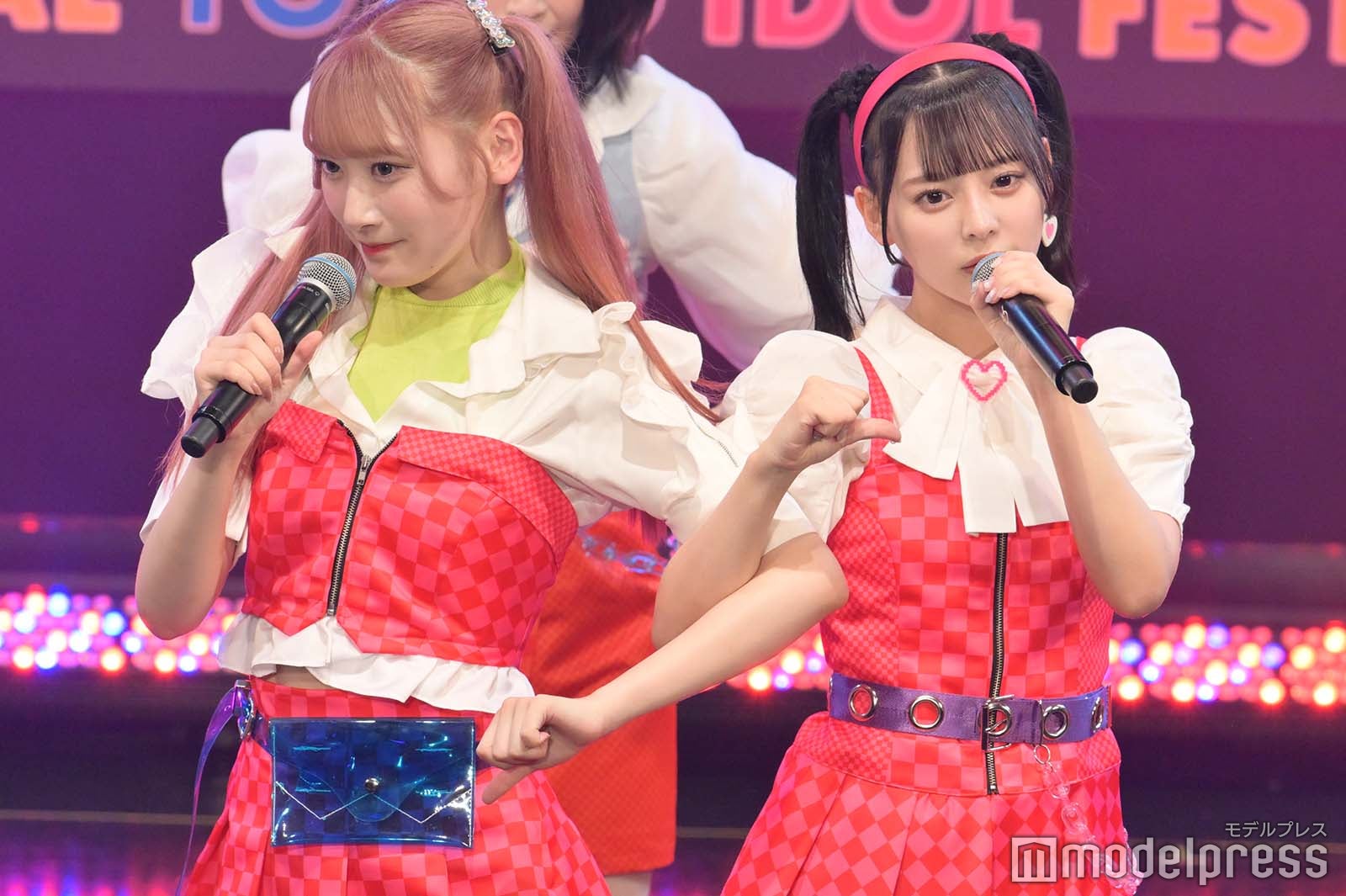 =LOVE （C）モデルプレス