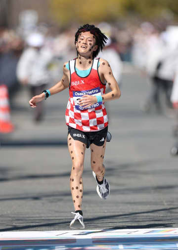 【大阪マラソン】初マラソンの吉田響が衝撃独走も力尽き34位 37キロから失速→ゴール後に起き上がれず 脱水症状により車椅子で救護室へ MGC出場権も逃す