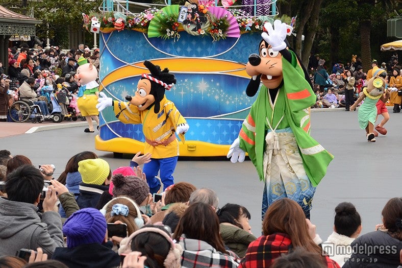 東京ディズニーランド「ニューイヤーズ・グリーティング」／グフィー、マックス