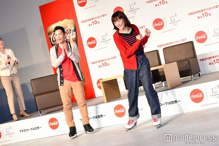 綾瀬はるか、ターン成功! (C)モデルプレス