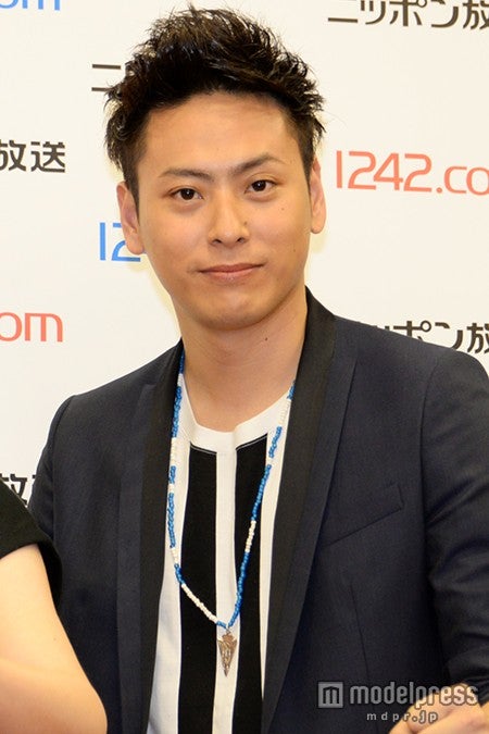 三代目jsb山下健二郎 交際報道のellyと 男の恋バナ 記者の質問にツッコミ モデルプレス