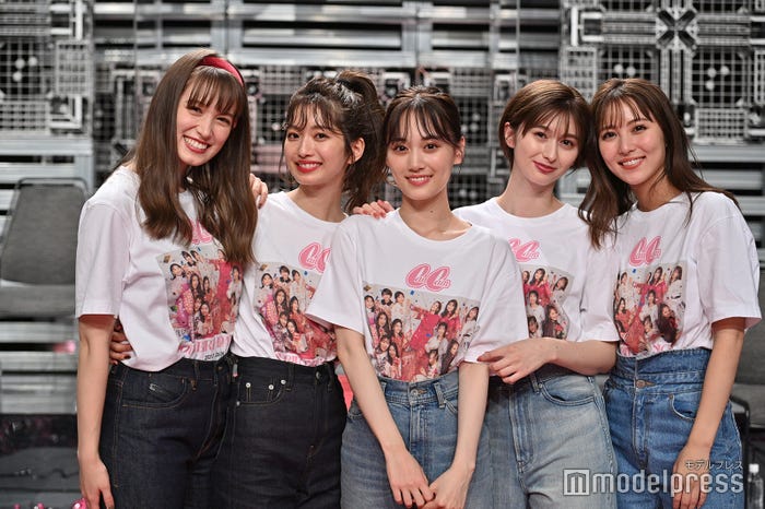 Bチーム(左から)トラウデン直美、小室安未、山下美月、菜波、石川恋 (C)モデルプレス