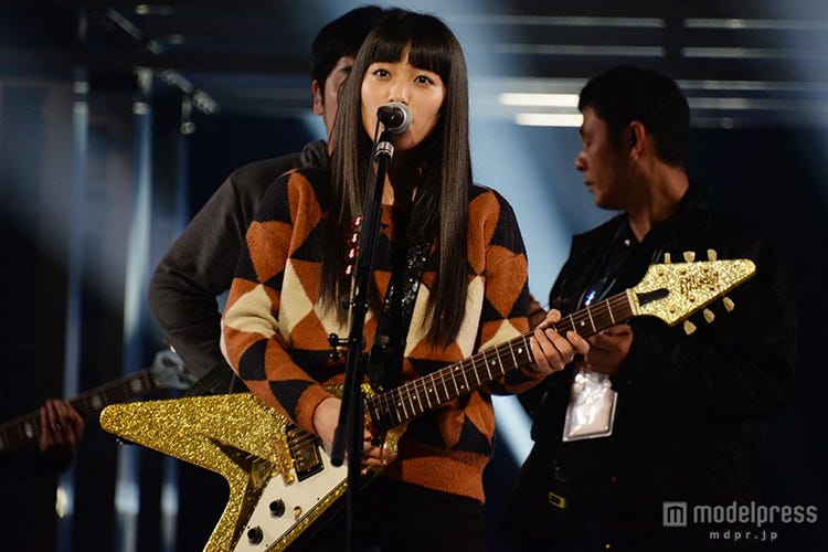 Miwa ゴールドのフライングvギター奏で Faith 熱唱 紅白リハ初日 モデルプレス Miwa ゴールドのフライングvギター奏で Faith 熱唱 紅白リハ初日 モデルプレス