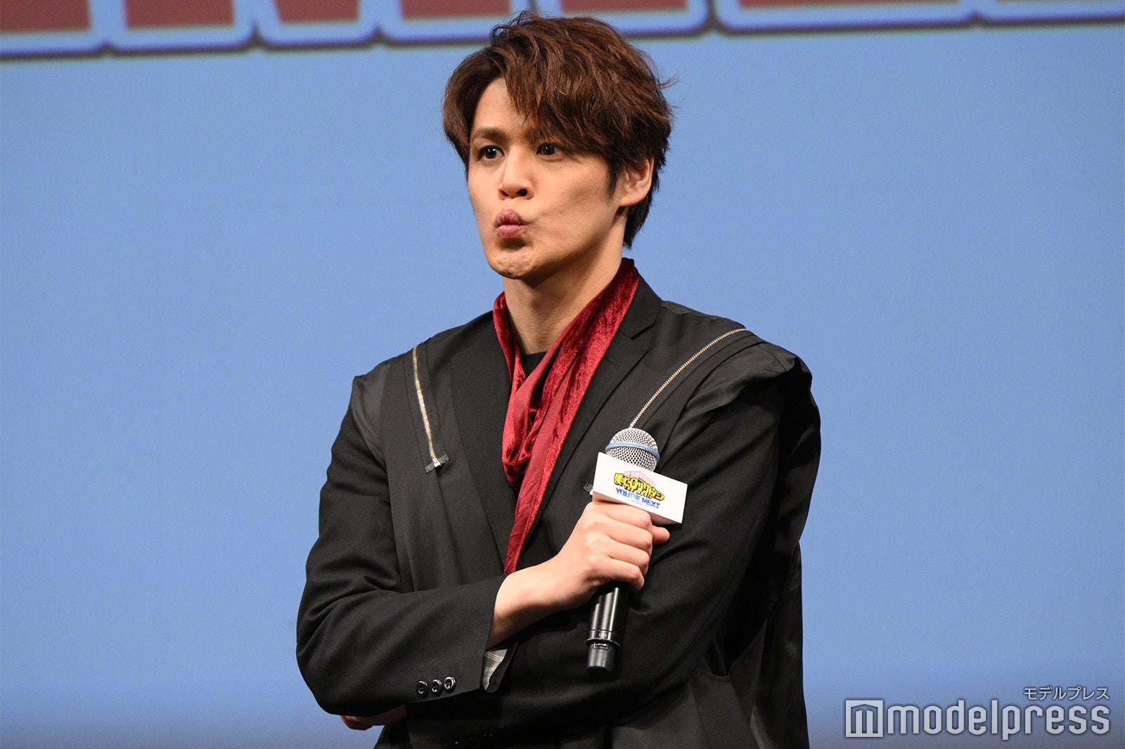 緑谷出久と爆豪勝己の関係性の変化を聞いてふむふむする宮野真守（C）モデルプレス