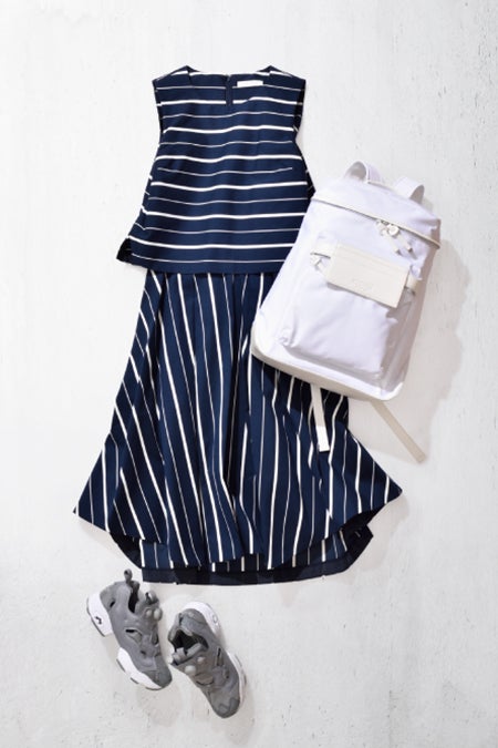 ワンピース￥25,920（税込）、リュック￥14,580（税込）、スニーカー￥18,144（税込）（C）TOPLOG