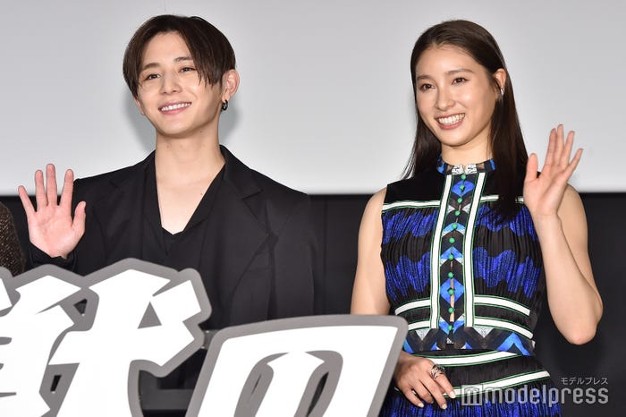 ムチャブリに対応した山田涼介、土屋太鳳(C)モデルプレス