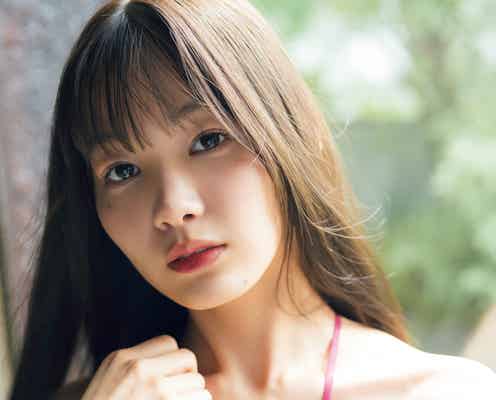話題のラウンドガール・吉澤遥奈、豊満バスト際立つランジェリー姿