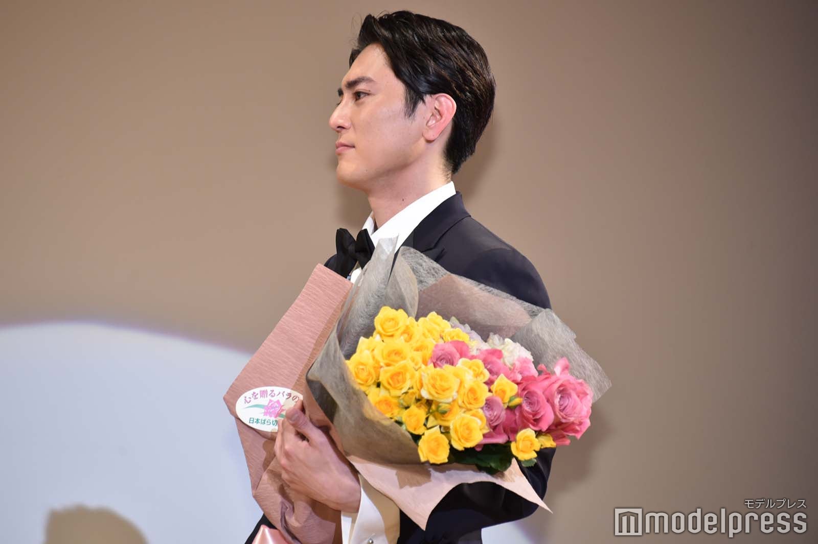 満島真之介の言葉に感激する間宮祥太朗 （C）モデルプレス