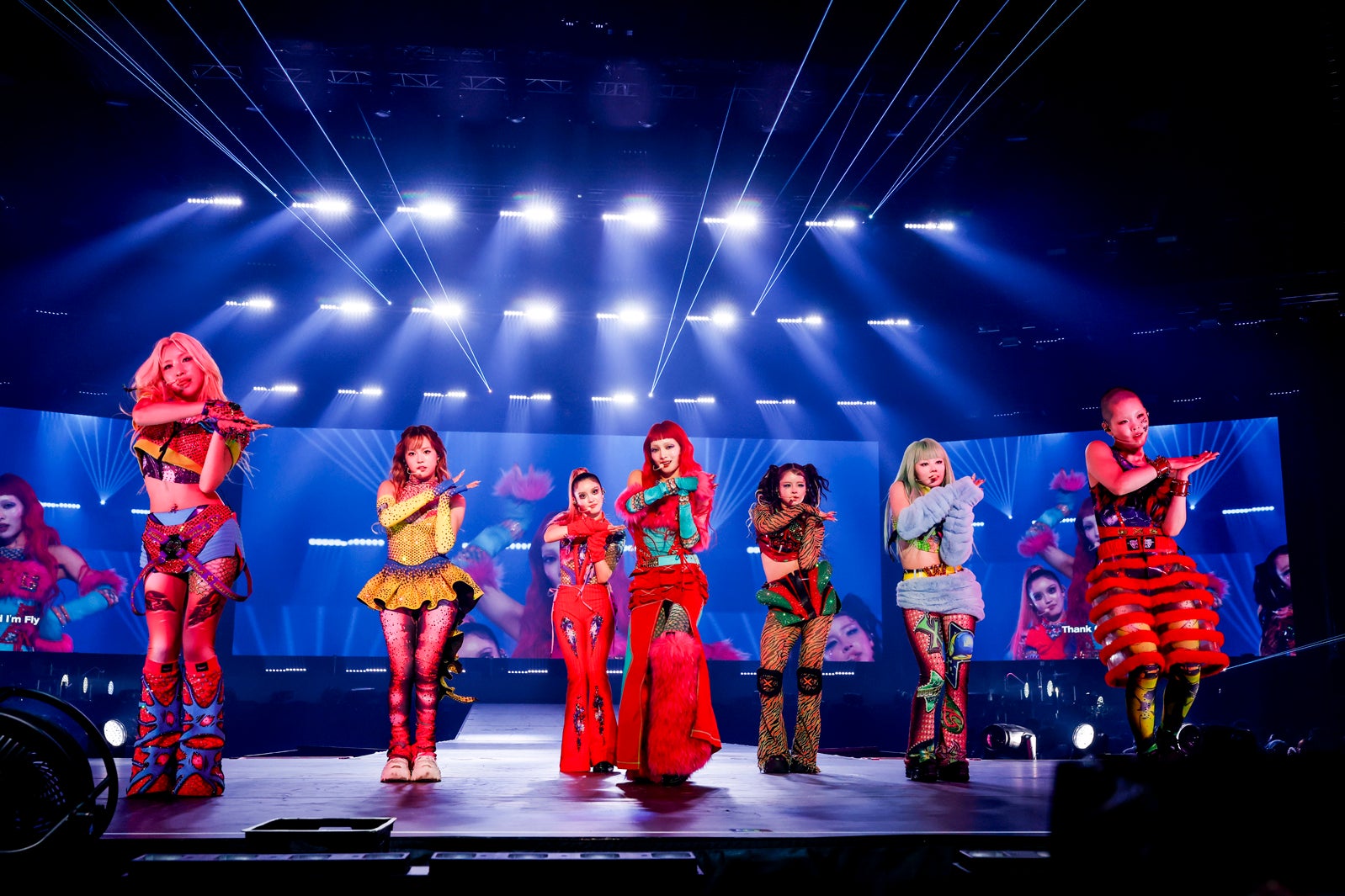 （左より）MAYA、JURIA、CHISA、JURIN、HARVEY、HINATA、COCONA「XG 1st WORLD TOUR “The first HOWL”」（提供写真）
