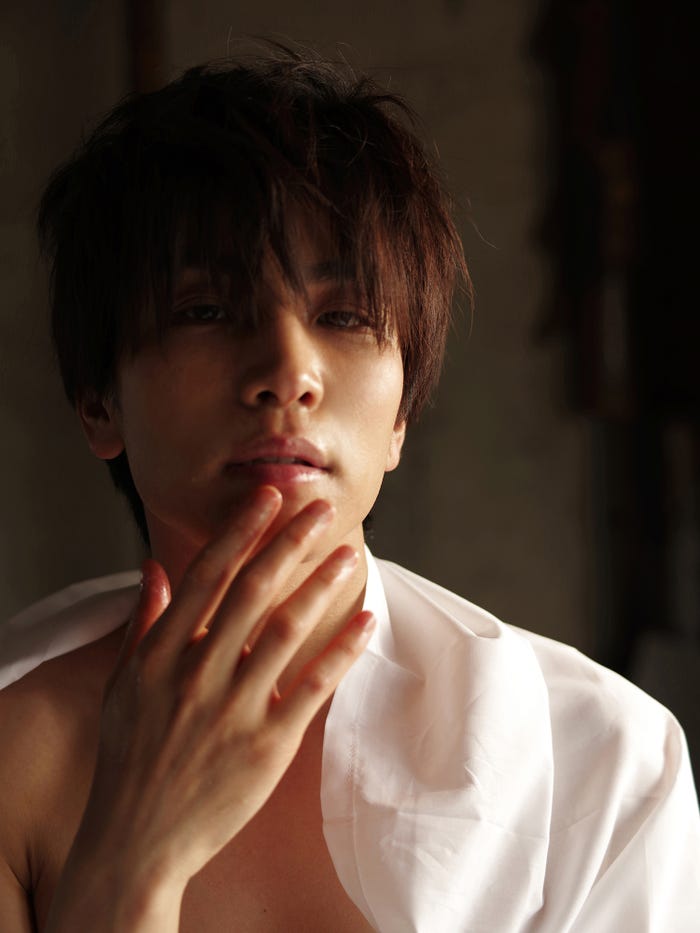 岩田剛典3rd 写真集『Spin』撮影:永瀬正敏/講談社(写真提供:講談社)