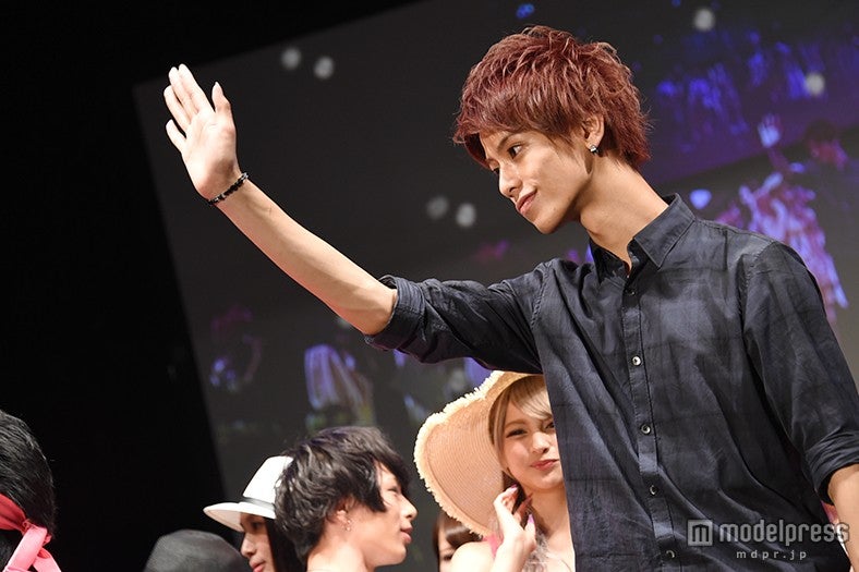 「Campus Summit 2015 –DREAM PROJECT-」でファンに手を振る北村エレン【モデルプレス】