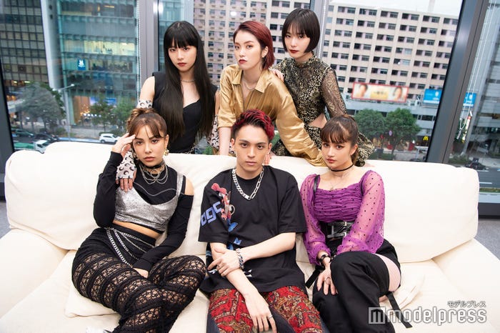 (上段左から時計回りに)Hina、Lil’ Fang、Mikako、Taki、Novel Core、Akina (C)モデルプレス