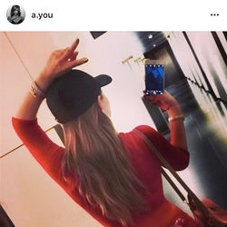 浜崎あゆみ ボディライン強調ワンピ姿の写真公開で クビレやばい 羨ましすぎボディ の声 モデルプレス