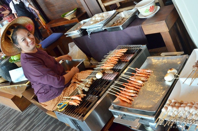 ボートの上にタイ料理が
