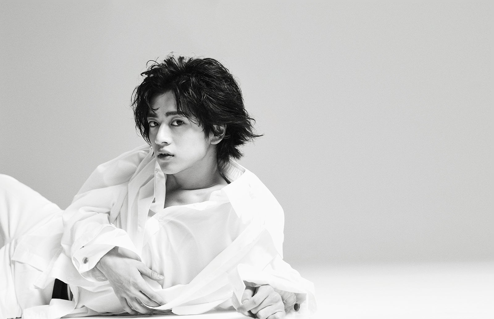 飯島寛騎、初のファッション誌表紙  “推しのスタイリング”語る