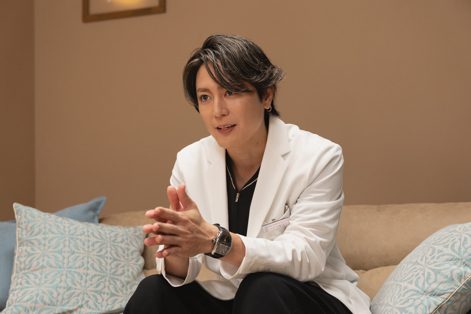 Netflixシリーズ「ダウンタイム」小宮ルイ（間宮祥太朗）ビジュアル秘話 メッシュ・カラコン・メイク…「トッピングが全部乗せ」【モデルプレス独占】