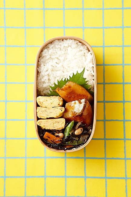 「フードコーディネーターSHIORIの何度でも作りたくなるかんたん朝ラク弁当」より（2012年8月28日発売／講談社）