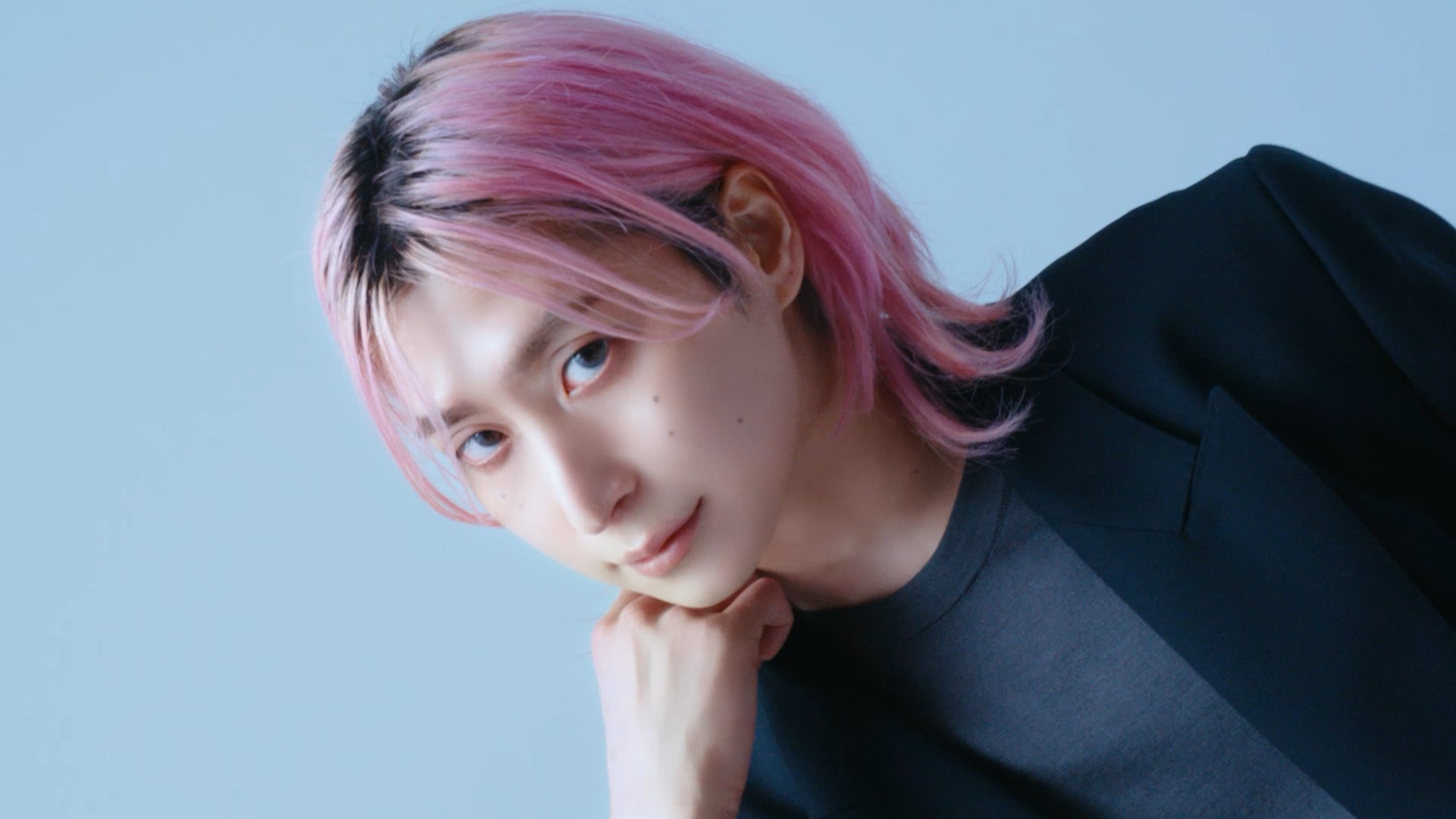 佐久間大介／新CM『ベースメイクはUVプライマー』篇より（提供写真）