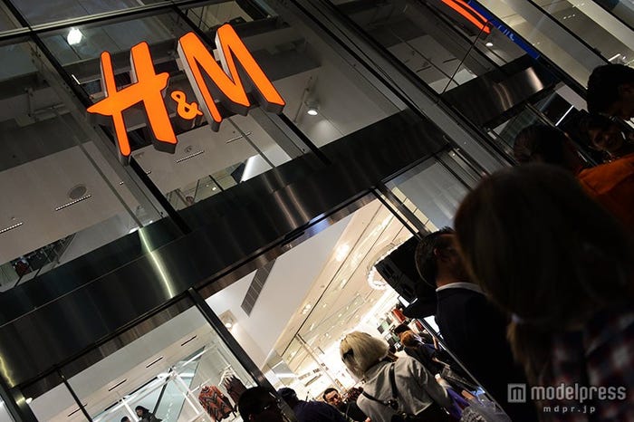 H&M新宿/店頭も来場者で大賑わい