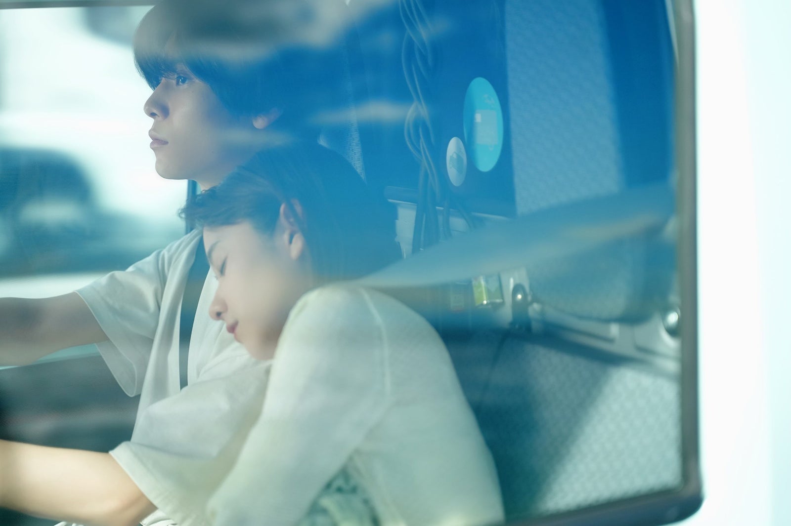 萩原利久、堀田真由「たとえあなたを忘れても」第1話より（C）ABCテレビ