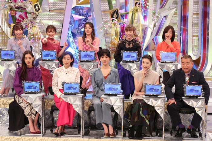 (後列左から)須田亜香里、鈴木奈々、木下優樹菜、若槻千夏、大久保佳代子(前列左から)新木優子、木村多江、水川あさみ、竹内結子、出川哲朗(C)フジテレビ