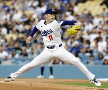 佐々木朗希が6回2失点で6勝目の権利！連続押し出しも立ち直る→マンシー逆転3ランに大興奮 ベンチでハイタッチ