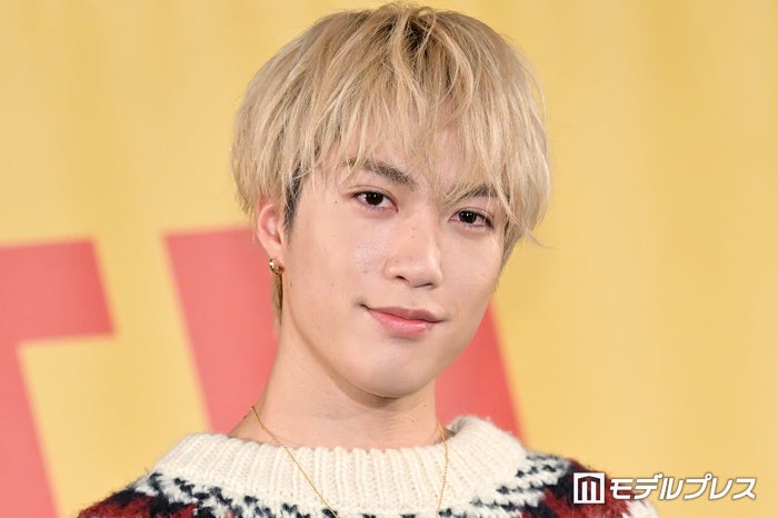 THE RAMPAGE藤原樹、実家での写真が海外でバズり続ける「確かに見覚えのある画像」「どうやったらこんな可愛く撮れるんだろう」と反響