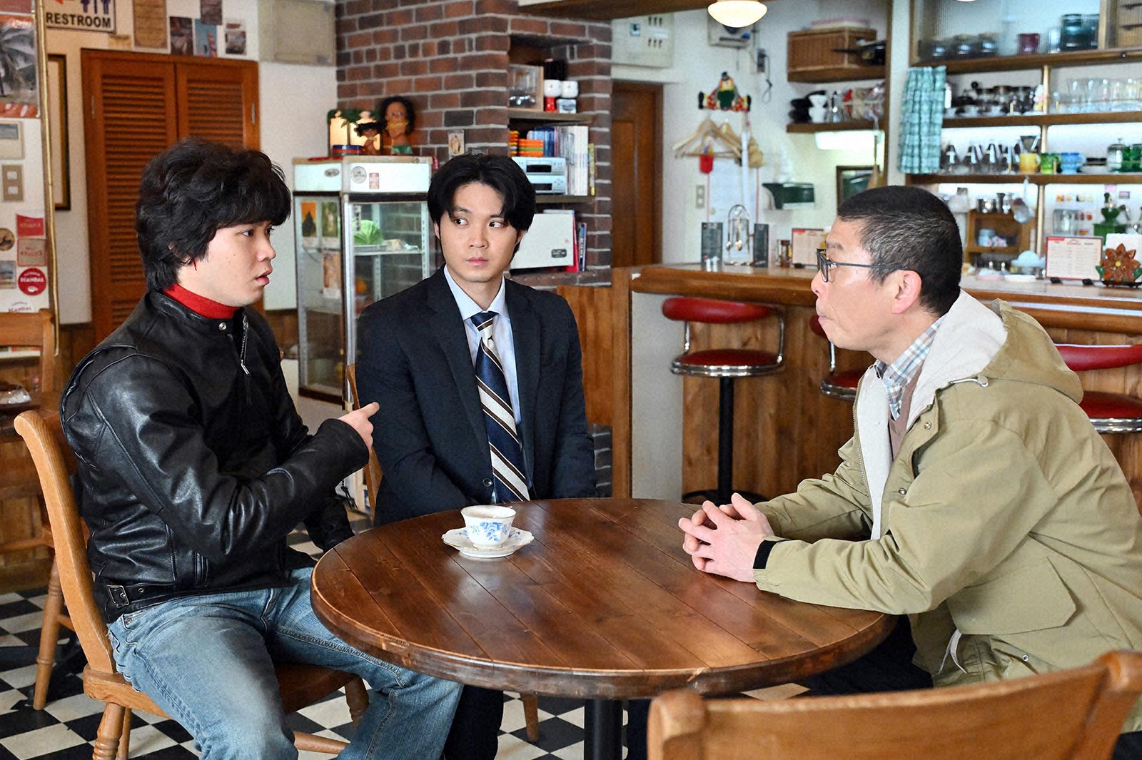 磯村勇斗、三宅弘城「不適切にもほどがある！」第8話より（C）TBS