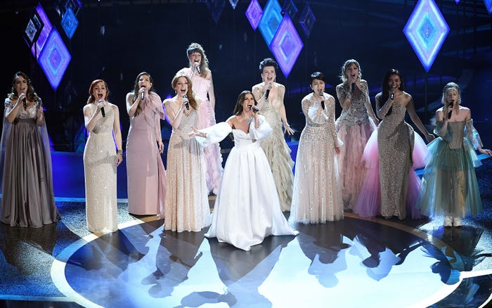 「イントゥ・ジ・アンノウン」のステージ/photo:Getty Images