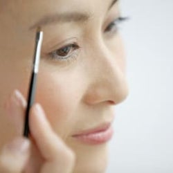 アラフォーは要注意 おばさんに見えちゃうng眉メイク モデルプレス