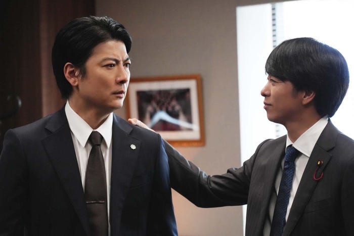 玉山鉄二、櫻井翔「笑うマトリョーシカ」第6話より(C)TBS