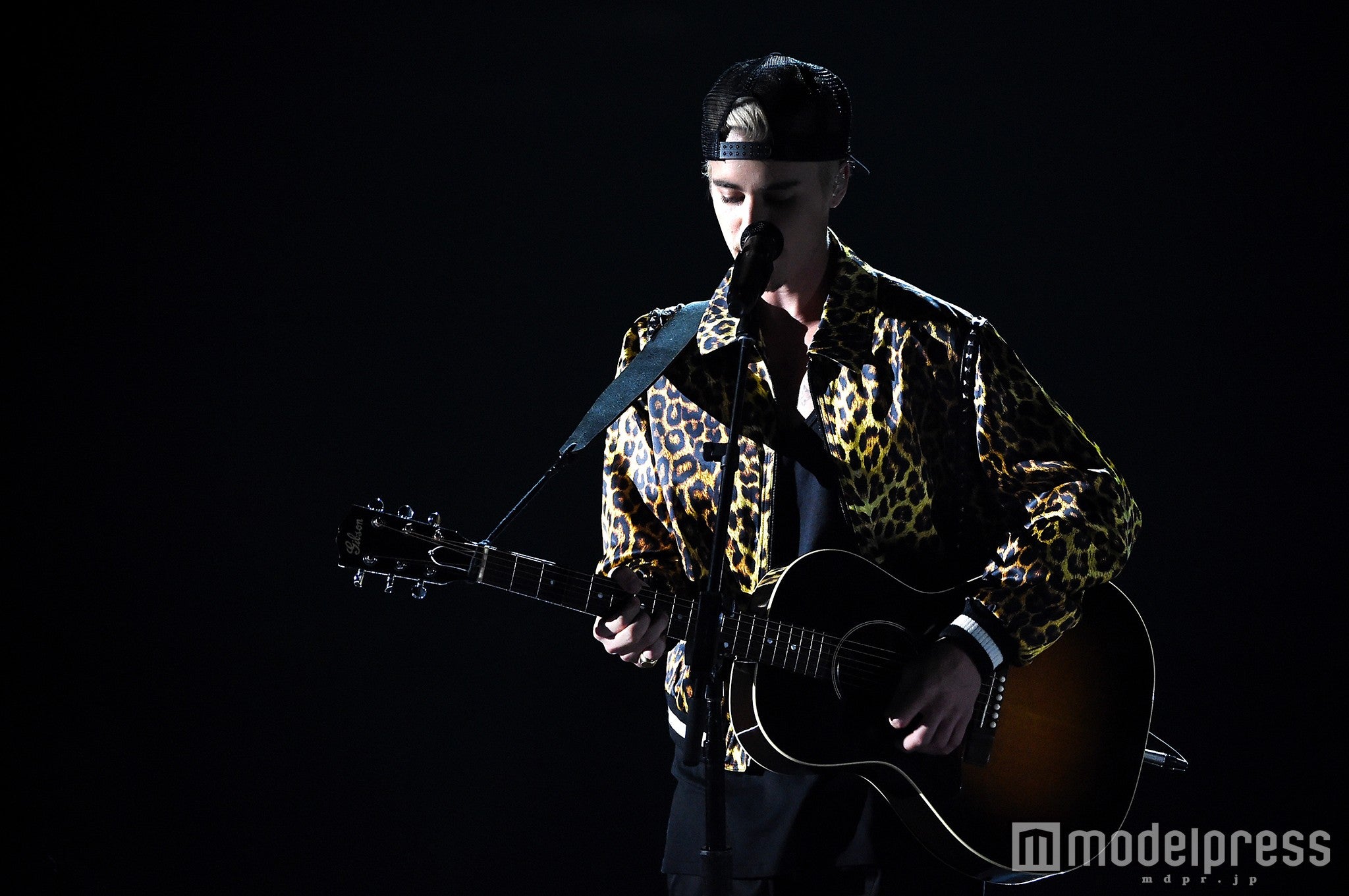ジャスティン・ビーバー、アコギ一本でパフォーマンスも／photo：Getty Images