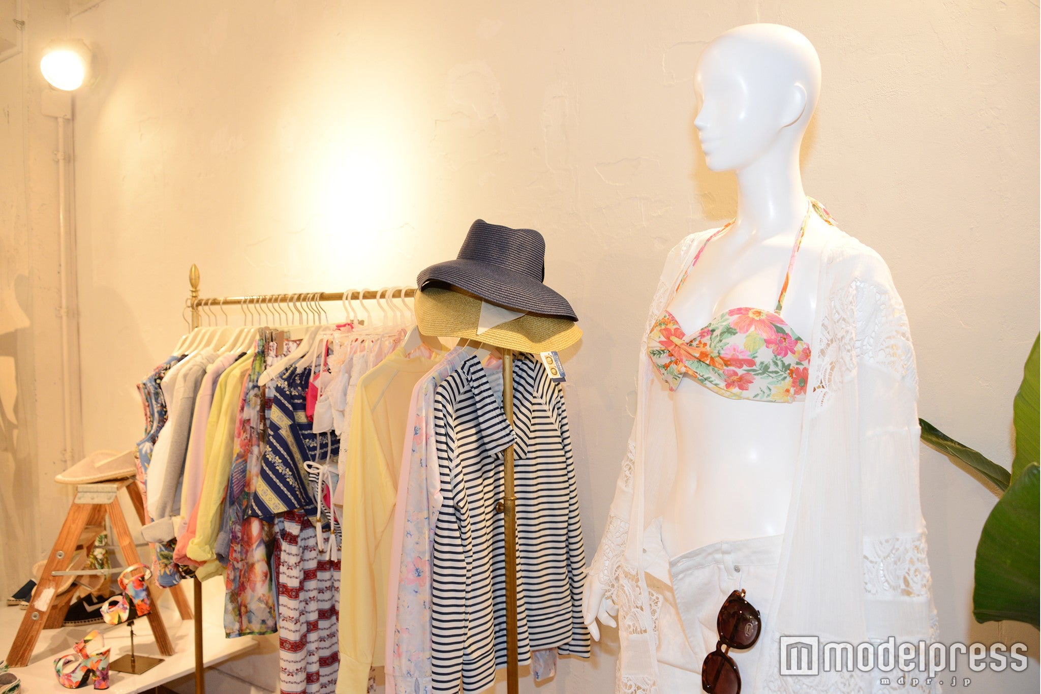 水着やラッシュガードなどシーズンアイテムも充実（C）モデルプレス