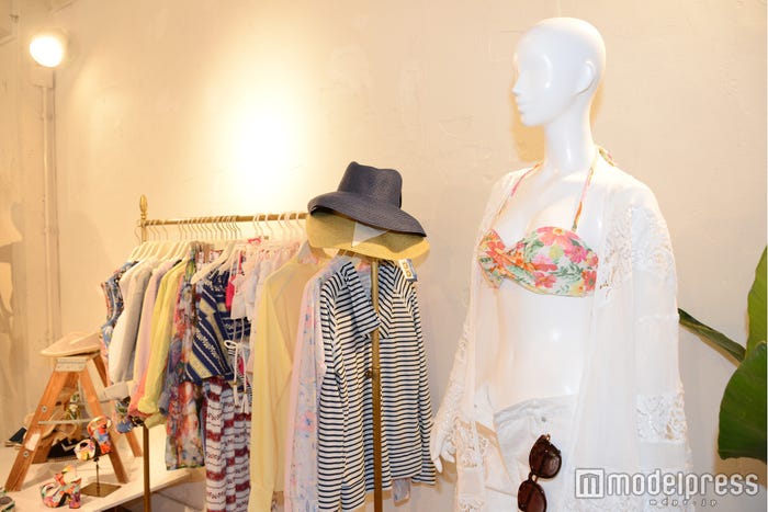 水着やラッシュガードなどシーズンアイテムも充実(C)モデルプレス