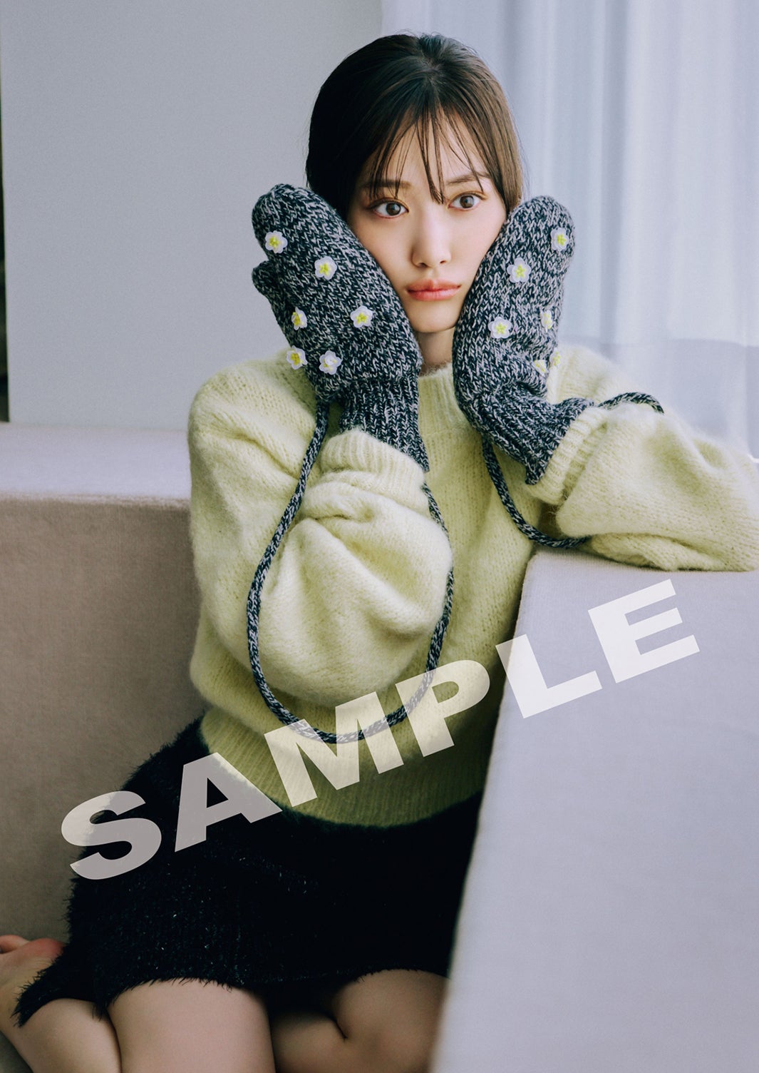 山下美月／セブン限定フォトカード（画像提供：小学館）