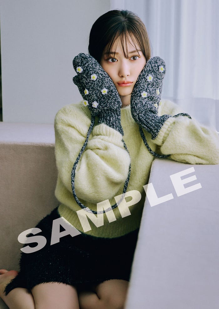 山下美月/セブン限定フォトカード(画像提供:小学館)