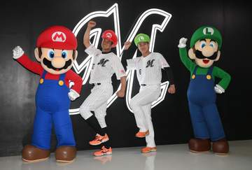 「近年の中でも衝撃」ZOZOマリン降臨の超大物、まさかの投球に騒然 解説も驚がく「こんな投げられるもんですか」SNS「今すぐ契約しろ」「ベテランクローザーかよ」