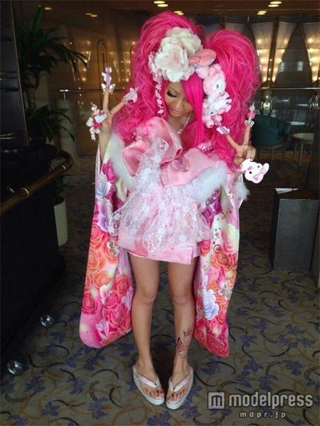 “花魁風”の振り袖コーディネートが話題に