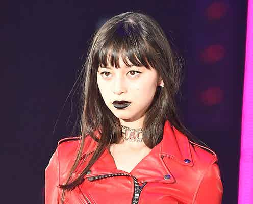 中条あやみ、トップバッターで圧巻オーラ 「東京ガールズコレクション 2017S/S」開幕