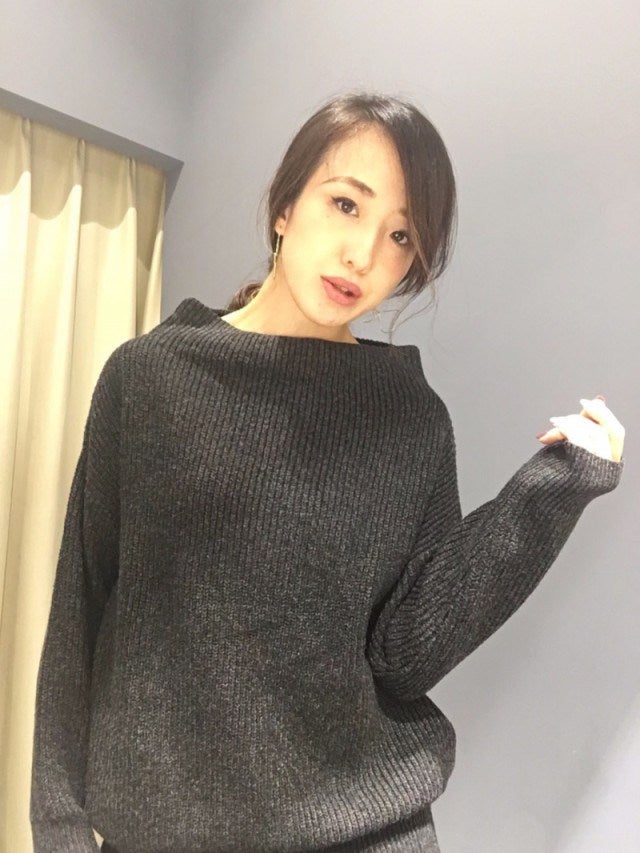 胸が大きくてもすっきり見えるニットコーデ 胸元カバーで太って見えない着こなし8選 モデルプレス 胸が大きくてもすっきり見えるニットコーデ 胸元カバーで太って見えない着こなし8選 モデルプレス