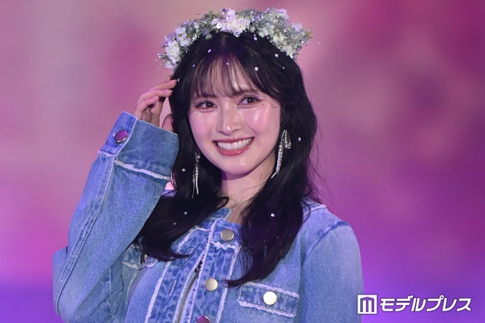 超ときめき宣伝部・菅田愛貴、花冠姿でプリンセス級オーラ 輝く笑顔弾ける【ガルアワ2026SS】