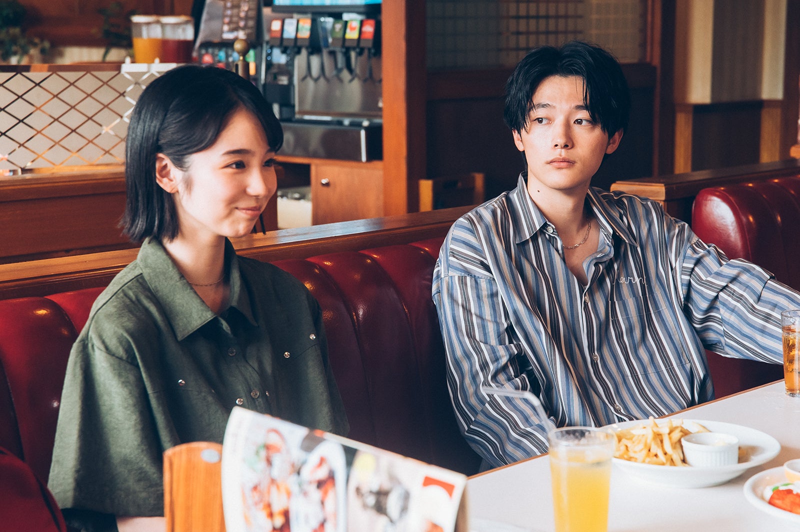 幸澤沙良、櫻井海音／「差出人は、誰ですか？」場面写真 （C）TBS／撮影：加藤春日