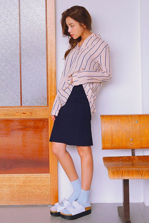 ピンストライプスキッパーブラウス）「STYLENANDA」5,060円（税込）／画像提供：STYLENANDA