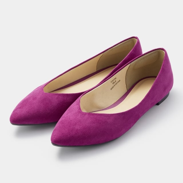パープルカラーのスエード調パンプス